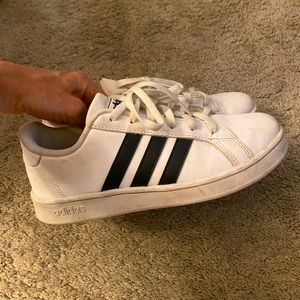 Kids unisex  Adidas sneakers size 3 good condition